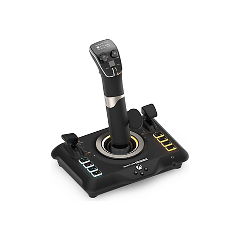 Ein schwarzer Flightstick, mit Bedienelementen und Knöpfen, steht auf weißem Hintergrund.