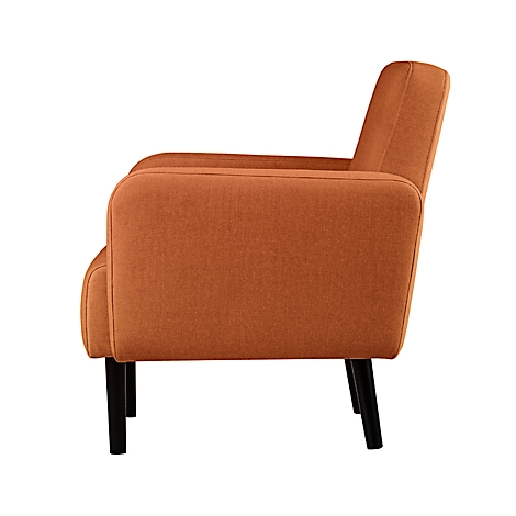 Zijaanzicht van een oranje fauteuil. Hij heeft zwarte poten en armleuningen.