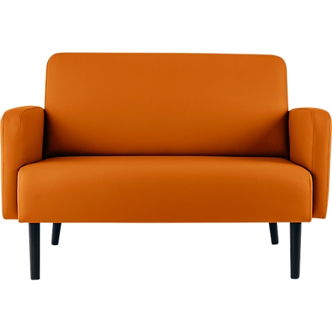 Oranje bank met zwarte poten. De tweezitter heeft afgeronde armleuningen.