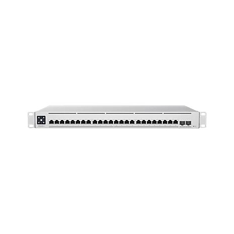 Ein grauer Netzwerk-Switch vor weißem Hintergrund. Er hat viele Eingänge.