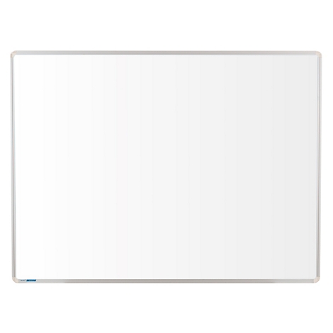 Rechteckiges Whiteboard mit glatter weißer Oberfläche und dünnem silbernem Aluminiumrahmen vor weißem Hintergrund.