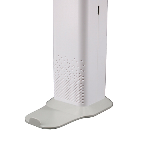 Witte toren met gaten, rechthoekige basis, zijaanzicht.