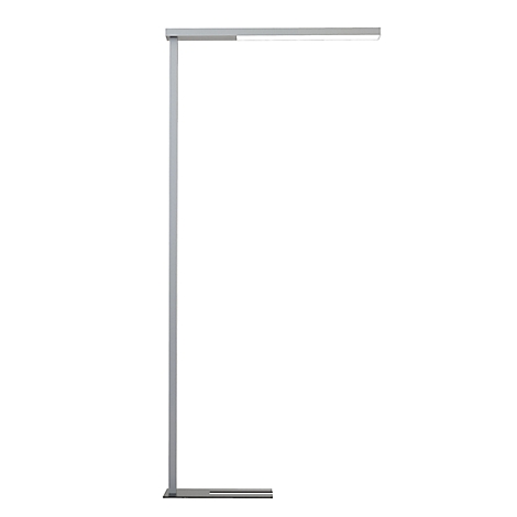 Schlanke, moderne Stehleuchte aus silbernem Metall mit horizontalem Leuchtkopf auf weißem Hintergrund.