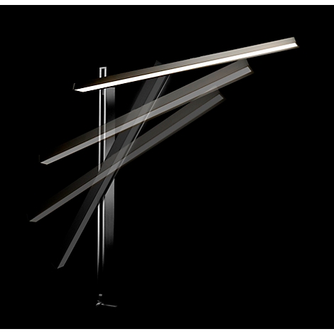 Een moderne, draaibare staande lamp badend in helder licht. De achtergrond is zwart.