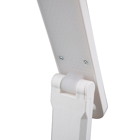 Detailaufnahme einer weißen Schreibtischlampe, Gelenk und Befestigungsschrauben gut sichtbar.
