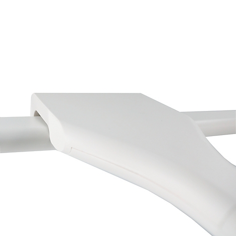 Close-up van een wit, gebogen designelement, dat doet denken aan een modern meubelstuk.