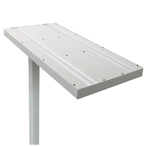 Grijs geverfd katheder. Het schuine schap heeft gegolfde oppervlakken. Schroeven bevestigen de plaat op een vierkante voet.