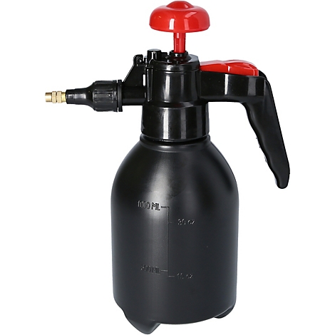 Schwarze Sprühflasche mit rotem Griff und rotem Pumpkopf. Am Flaschenkörper sind Messangaben angebracht.
