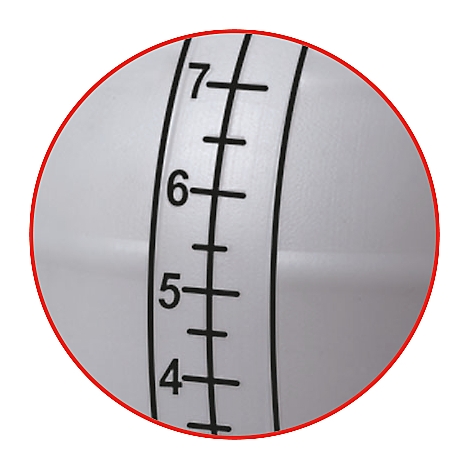 Nahaufnahme einer weißen, runden Oberfläche mit schwarzer Skala. Die Markierungen reichen von 4 bis 7.