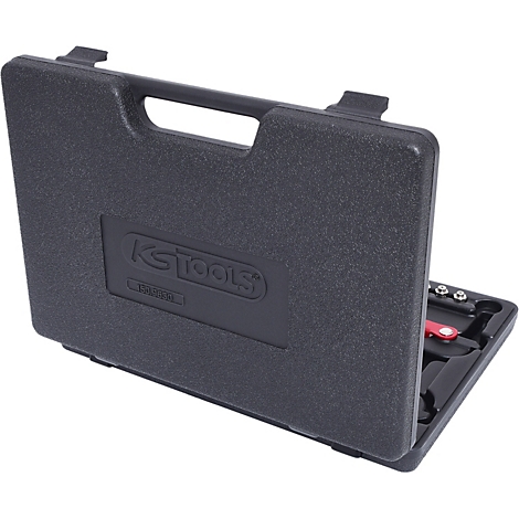 Schwarzer Werkzeugkoffer, halb geöffnet. Auf dem Deckel steht der Schriftzug "KS TOOLS".