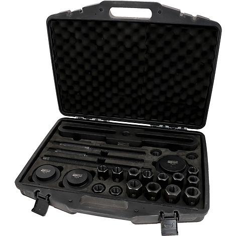 Schwarzer Werkzeugkoffer mit verschiedenen Werkzeugen. Der Koffer ist geöffnet, mit einer schwarzen Schaumstoffauskleidung und verschiedenen Werkzeugen.