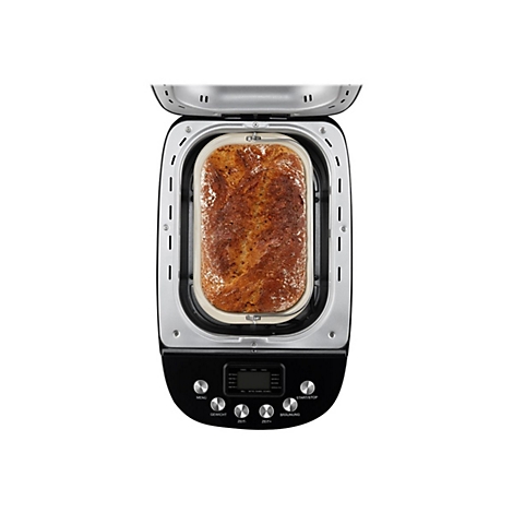 Blick von oben in einen Brotbackautomaten mit frisch gebackenem, dunkelbraunem Brot in der Backform.