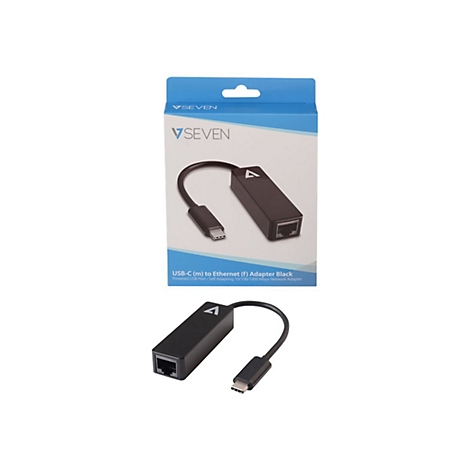 Ein schwarzer USB-C-zu-Ethernet-Adapter, einmal in der Verpackung, einmal lose darunter.