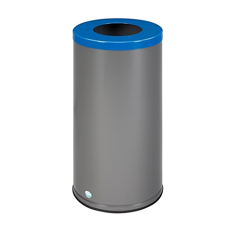 Grauer, zylindrischer Abfalleimer mit blauem Deckel, steht vor weißem Hintergrund.