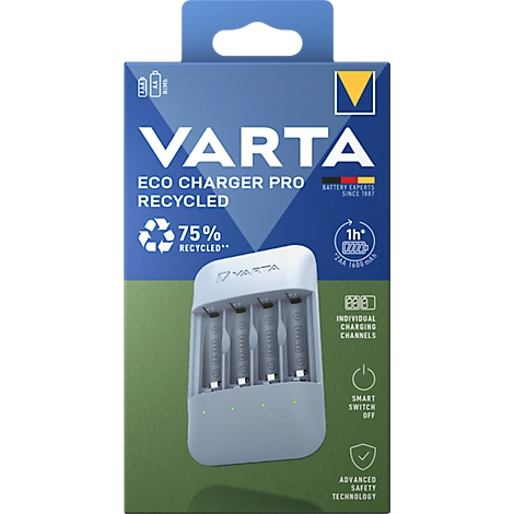 VARTA Eco Charger Pro. Blauer Karton mit Ladegerät. Text: 75% recycelt, 1h, individuelle Ladeschächte, Smart Switch Off, Advanced Safety Technology.