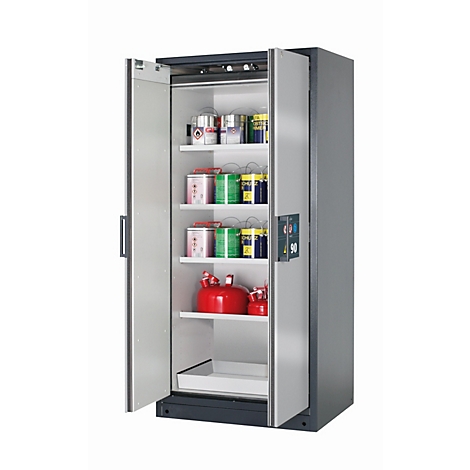 Een open stalen kast met planken gevuld met verfblikken en een rode brandblusser. Op de deur staat "90".