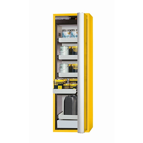 Gele kast met halfopen deur. Binnenin staan verfpotten en jerrycans. De kast staat tegen een witte achtergrond.