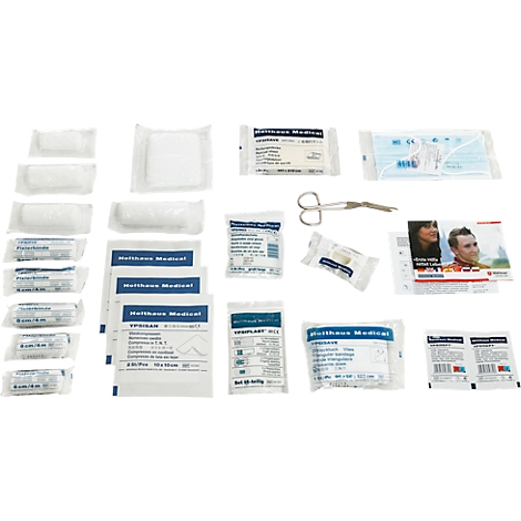 Eine Anordnung von medizinischen Artikeln, einschließlich Verbandszeug, einer Schere und Masken, alle in transparenten Verpackungen.