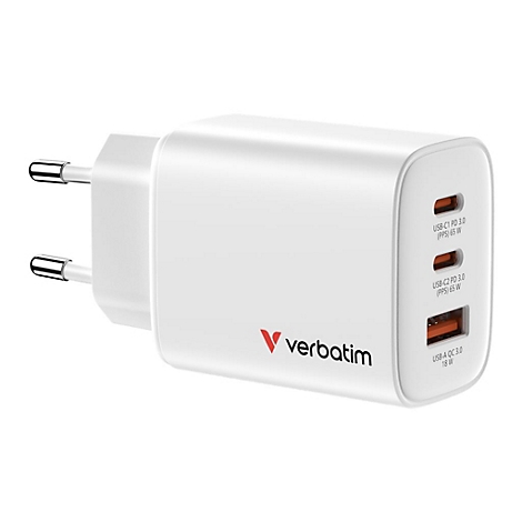 Weißes Verbatim-Netzteil mit zwei USB-C- und einem USB-A-Anschluss vor weißem Hintergrund.