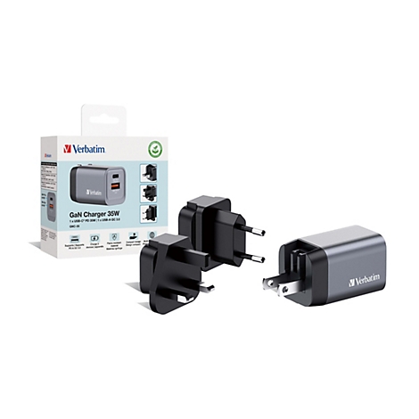 Un chargeur Verbatim GaN Charger 35W noir avec 3 prises, à côté de l'emballage avec les informations sur le produit.