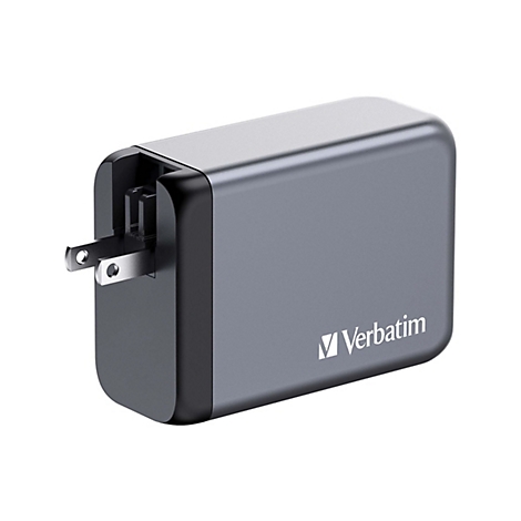 Ein grauer Verbatim-Wandlader mit US-Stecker vor weißem Hintergrund. Das Verbatim-Logo ist deutlich sichtbar.