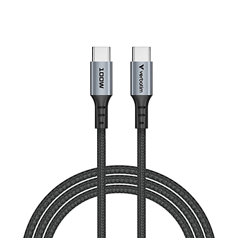 Schwarzes Verbatim USB-C-Kabel mit 100W-Aufdruck auf einem grauen Metallstecker vor weißem Hintergrund.