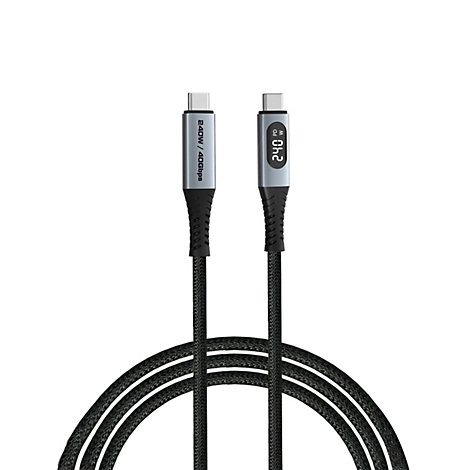 Schwarzes USB-C-Kabel mit Displayanzeige und Metallsteckern vor weißem Hintergrund.