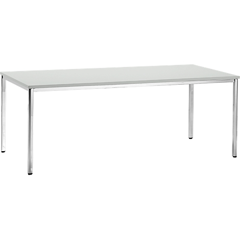 Een rechthoekige, grijze tafel met metalen poten. De tafel staat alleen, zonder andere objecten.