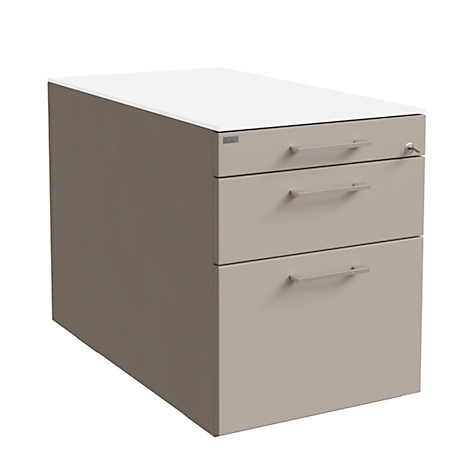 Beige roldeur met drie laden en zilveren handgrepen op een witte achtergrond.