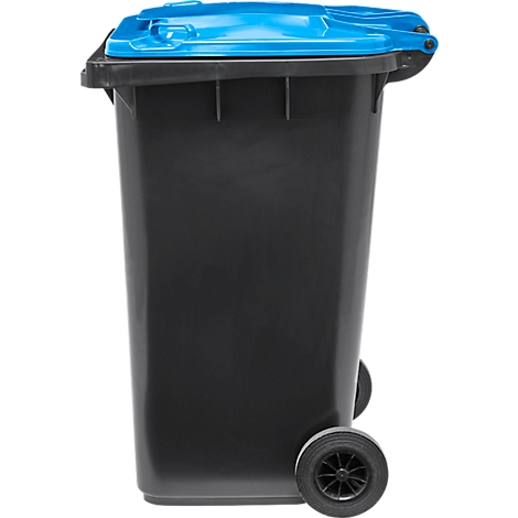 Zwarte vuilnisbak met een blauw deksel, twee wielen, voor buiten.