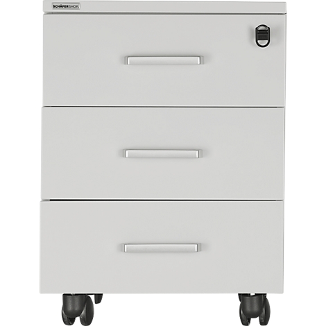 Grijze roldeurkast met drie laden en wieltjes. Handgrepen en slot zijn zilver.