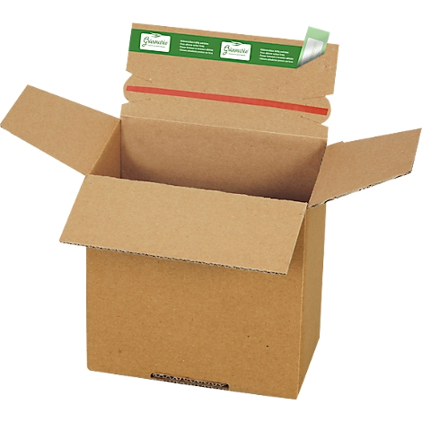 Geöffnete braune Versandbox, mit grünem Klebeband und einem roten Streifen.