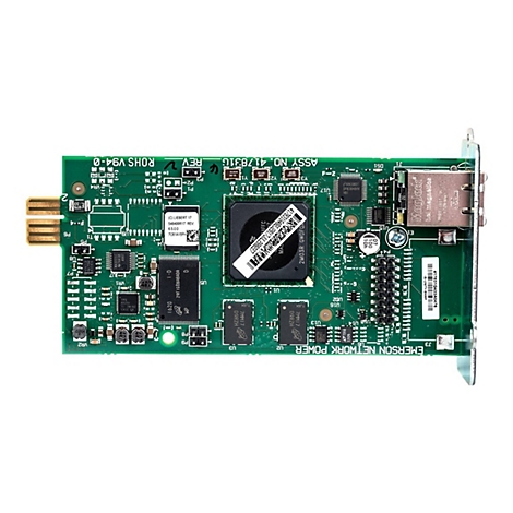 Grüne Leiterplatte mit elektronischen Bauteilen. Aufschrift Emerson Network Power, MagJack, und weitere.