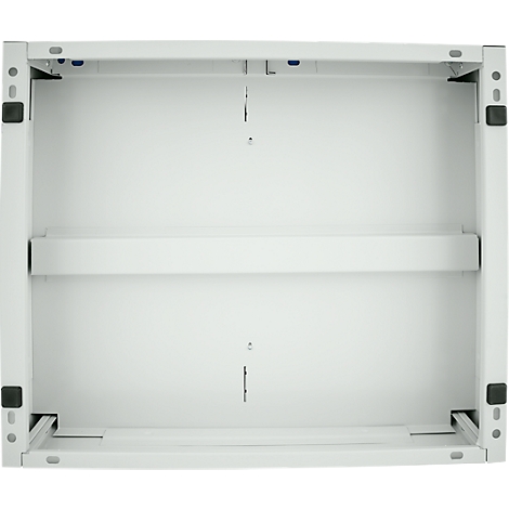 Un meuble blanc sans contenu, avec un cadre en métal et deux étagères. Les coins sont équipés de caoutchoucs noirs.