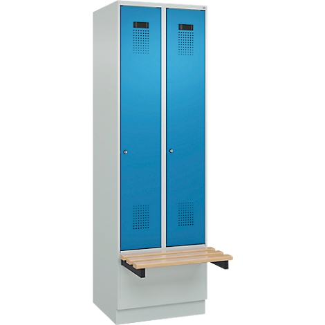 Casier bleu à deux portes, cadre blanc et banc en bois.