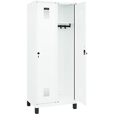 Armoire en métal blanc avec porte ouverte, tringle à vêtements noire et aérations.