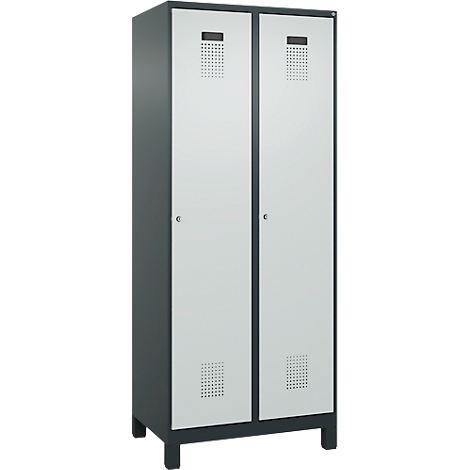 Une armoire grise avec deux portes, chacune avec un motif de trous et une poignée.