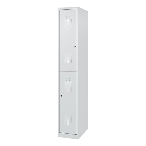 Un casier blanc, divisé en deux, avec des trous de ventilation. L'armoire a deux portes, toutes deux avec des serrures à clé.