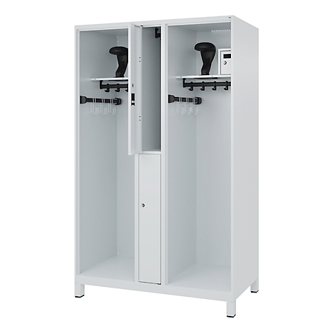 Armoire blanche avec deux compartiments et une étagère centrale. Barre à crochets et cintres. Étagère supérieure avec gants de boxe et coffre-fort.
