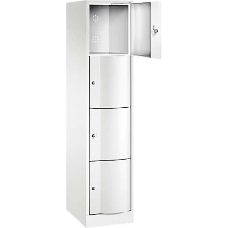 Armoire en acier blanc, haute, avec trois compartiments et un compartiment ouvert. Une porte est ouverte.