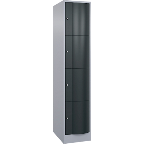 Une armoire haute et grise avec quatre portes noires. Chaque porte a un petit bouton argenté.