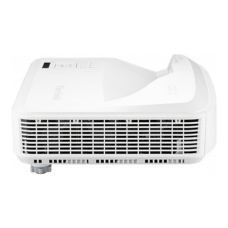 Projecteur ViewSonic blanc, vue de face. Inscriptions : ViewSonic et Luminus. Le projecteur a des fentes d'aération et un pied réglable.