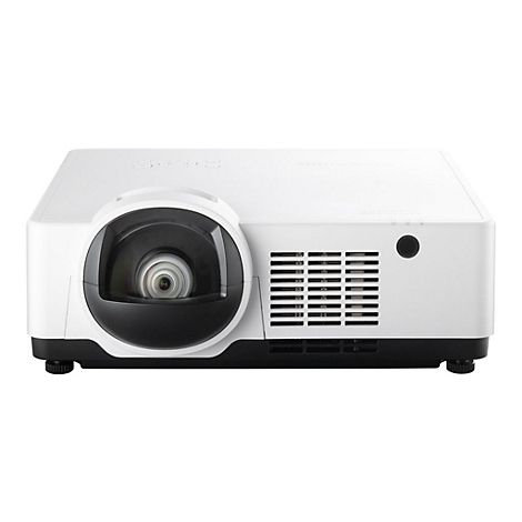 Projecteur blanc avec lentille noire et ouvertures. Debout sur une base noire, isolé sur fond blanc.