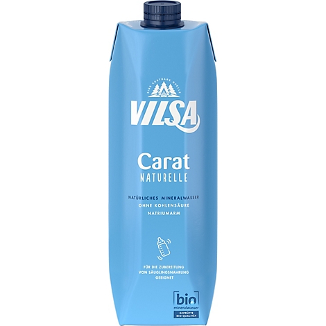 Hellblaue Vilsa Carat Naturelle Mineralwasser-Verpackung aus Pappe mit dunklem Verschluss auf weißem Hintergrund.