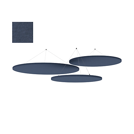 Trois voiles de plafond ronds et bleus sont suspendus à de fines cordes. En haut à gauche, un échantillon de tissu.