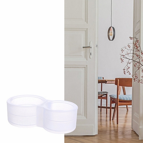 Doppelter, transparenter Silikon-Eiswürfelbereiter vor einer hellen Esszimmer-Kulisse.