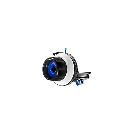 Technisches Bauteil mit weißem Ring und zentraler blauer Öffnung vor weißem Hintergrund.