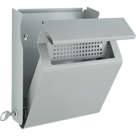 Grijze, aan de muur gemonteerde metalen brievenbus met scharnierend vak en sleutel.