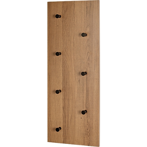 Ein Holzbrett mit 8 schwarzen Knöpfen, die in unregelmäßigen Abständen angebracht sind.