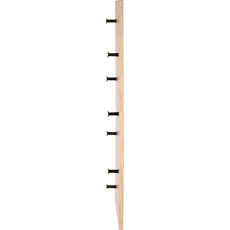 Holzbrett mit schwarzen Stiften, aus der Seitenansicht fotografiert.